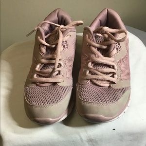 Size 6.5 women’s runners